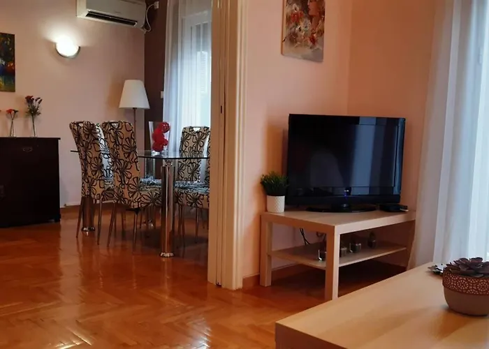 Georgia\'S Cozy Apartment In Koukaki