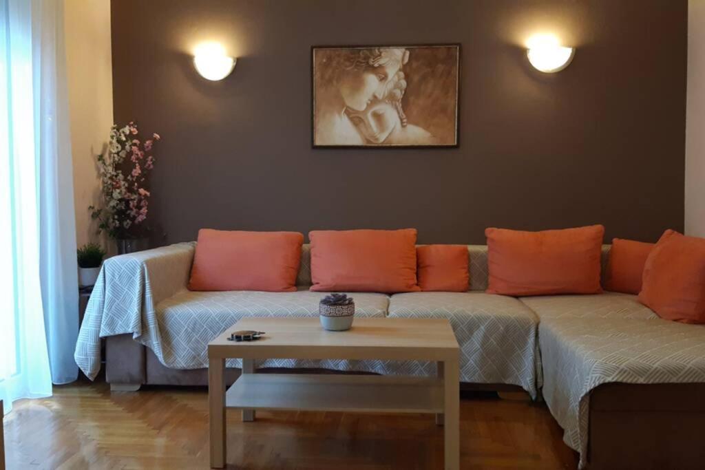 Georgia's Cozy In Koukaki *